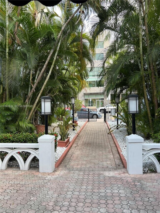 215 30th St Unit 22