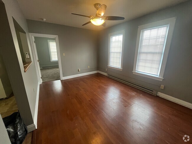 Building Photo - 652 Adams Ave Unit Apartment 3