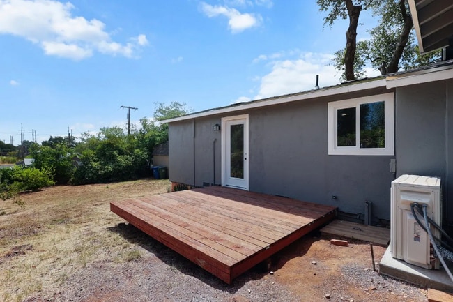 Photo - 2415 West St