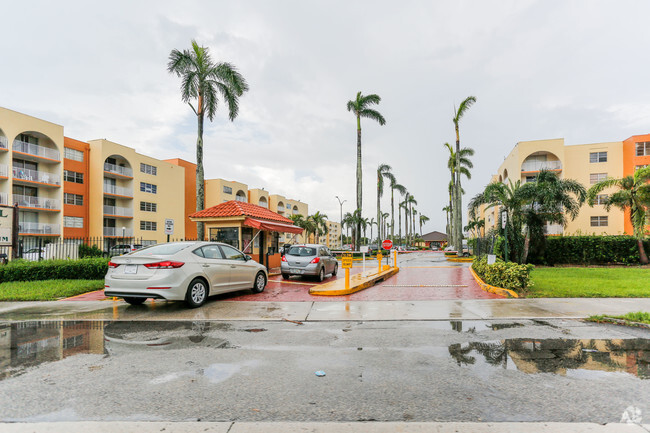 Building Photo - 6980 NW 186th St Unit 000 Rental