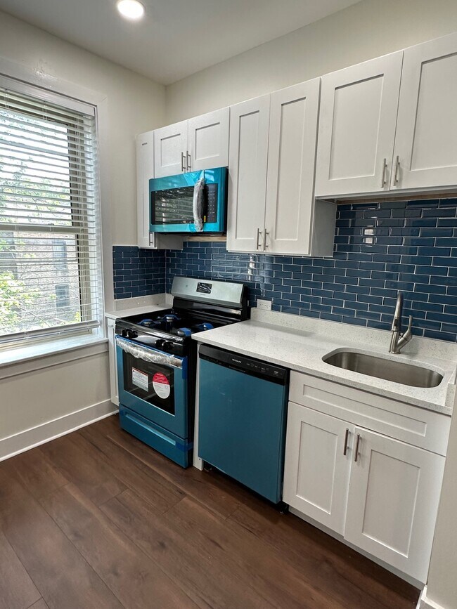 Kitchen - 1417 W Albion Ave Unit 2