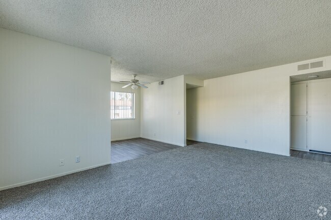 2 BR, 2 BA (Classic) - 910 SF