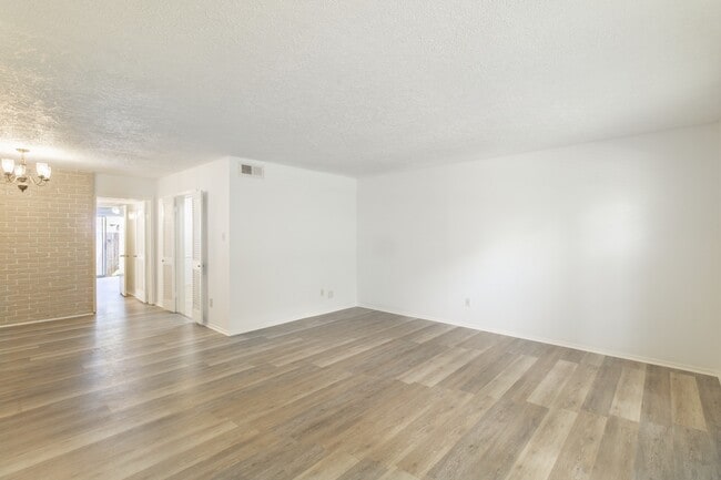 Photo - 429 N Post Oak Ln Unidad 429