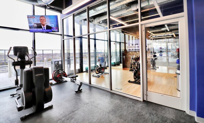 Photo - 1031 W Addison St