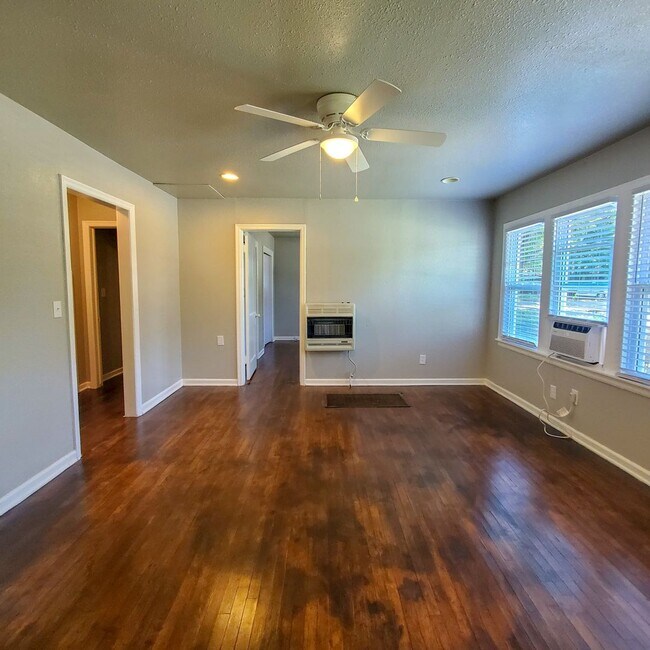 2 Bedroom 1 bath Duplex Rental House Rental in Shawnee, OK