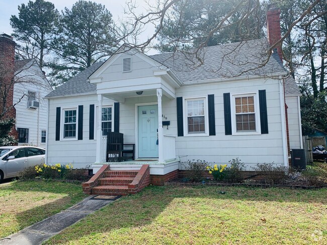 Building Photo - Tons of Charm in this Colonial Place gem! ... Rental