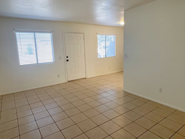 Photo - 2061 S Apache Dr