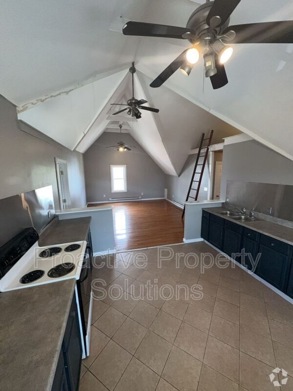 Building Photo - 746-748 River Street Unit 746 3 Rental