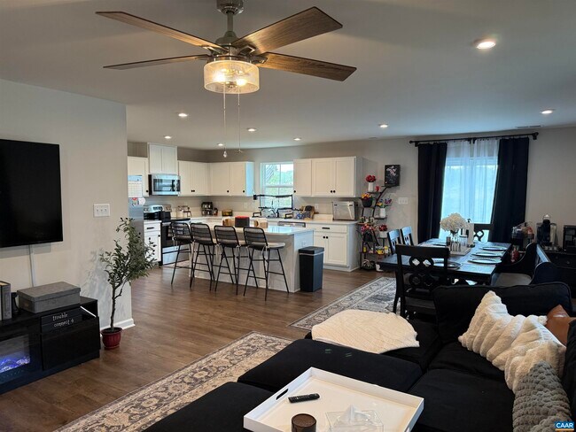 109 Walsh Ln