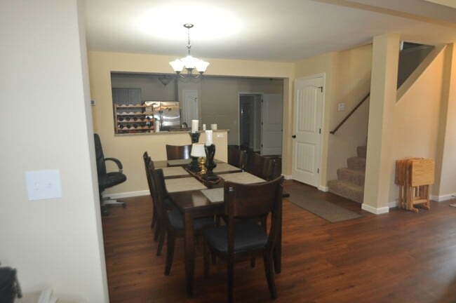 Building Photo - 142 Vineland Pkwy Dr