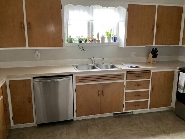 Photo - 3 Bedroom 1.5 Bathroom house near Old Town Fort Collins