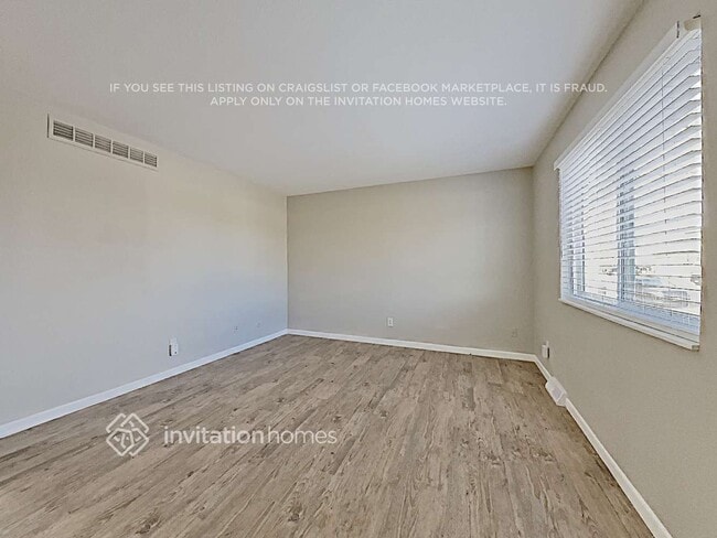 Photo - 10709 Owens St