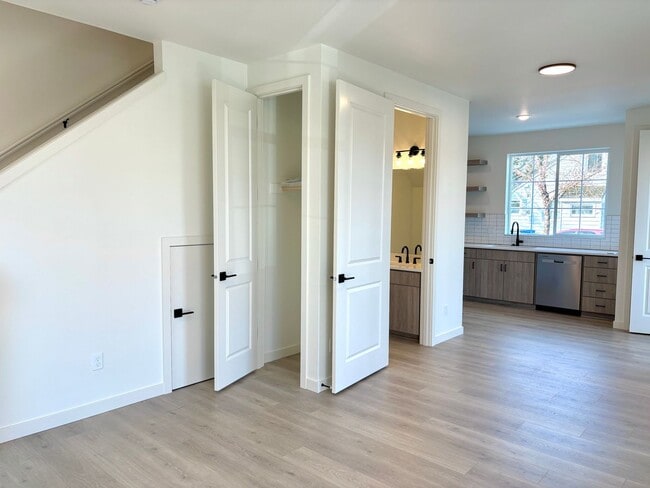 Photo - St. Johns New Build - Bright and Spacious End Unit 2 Bedroom with A/C, Washer/Dryer and Private P...