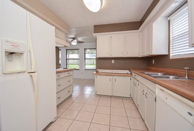 Building Photo - 21318 Park Valley Dr