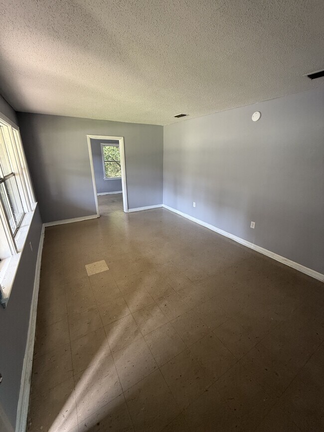 2254 Clinton St