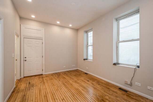 Photo - 2025 W Superior St Unit 2R