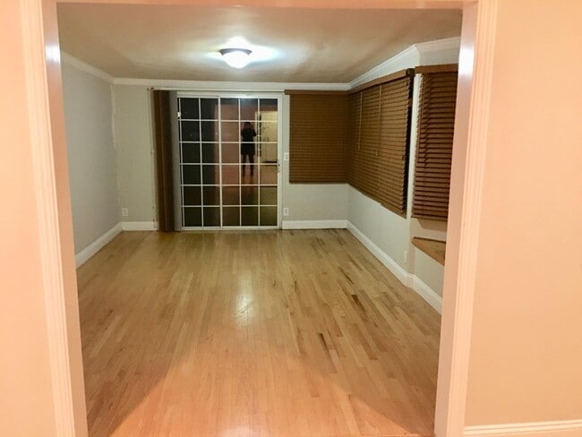 109 Hickory Ln
