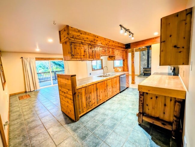 Photo - Cozy Northwest Living in Lake Minterwood – Spacious Home with Garage
