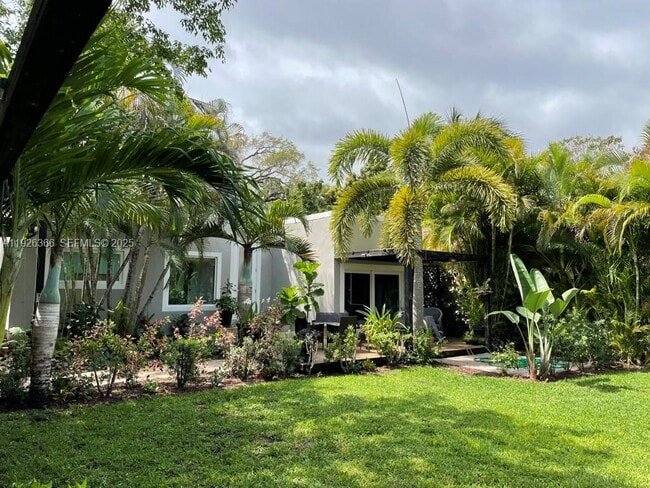 Building Photo - 2654 SW 25th Ter