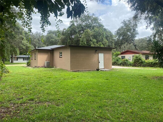 1608 Long Ln