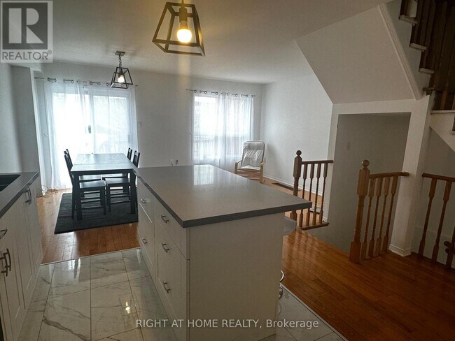 Photo - 54 Henderson Crescent