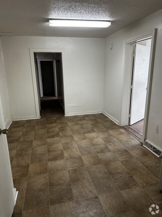 Building Photo - 429 S Michigan Ave Unit #2 Rental
