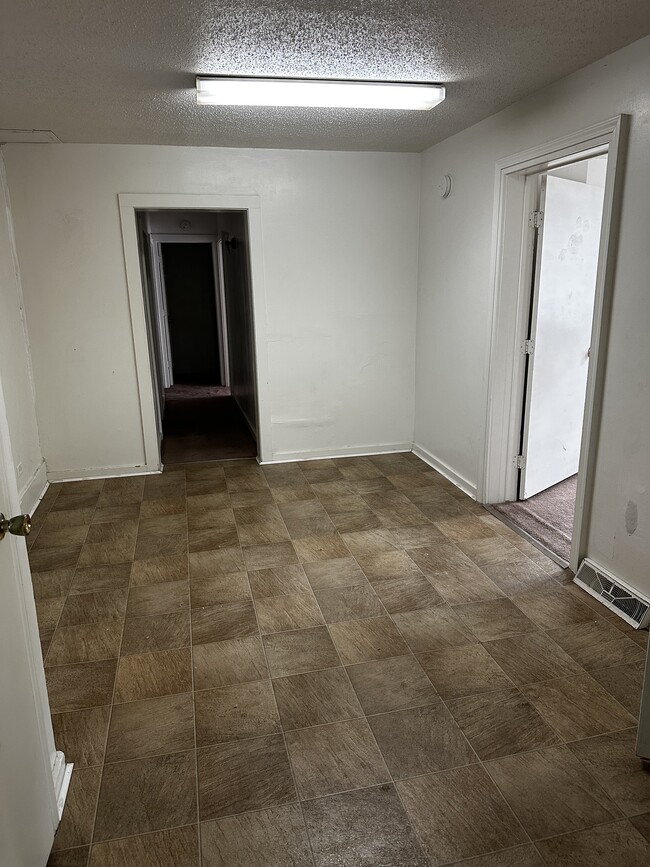 Photo - 429 S Michigan Ave Apartments Unit #2