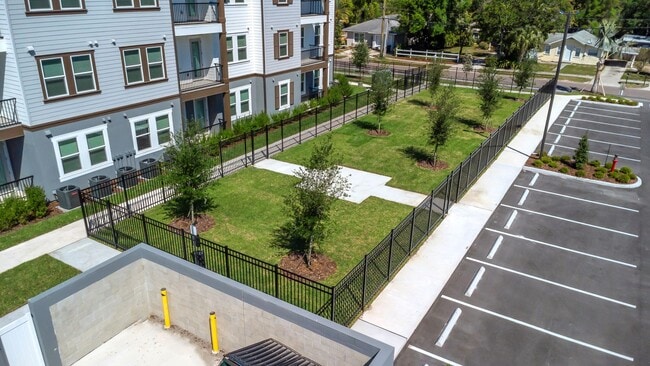 Everest Largo Apartments