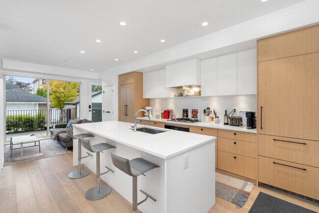 Photo - 90 W King Edward Ave Unit ID1281083P