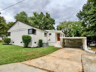 Photo - 1933 Russell Ave