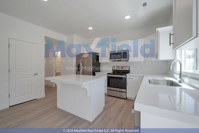 Photo - Interior New Townhouse - 3BD 3BA 2GA