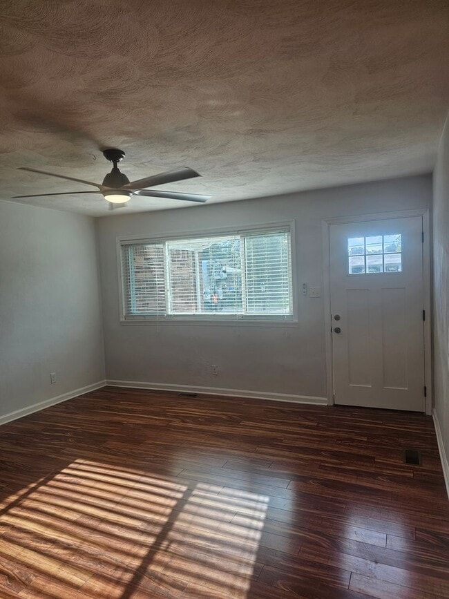 Photo - 1068 Sharon Dr