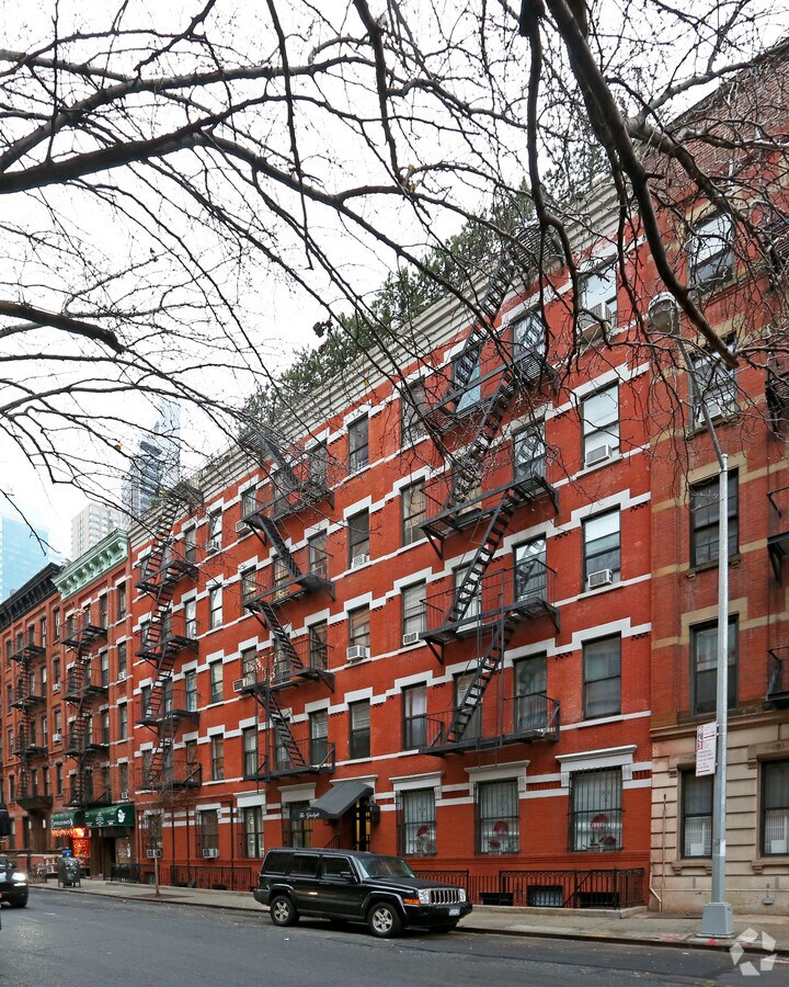 Photo - 344 W 49th St