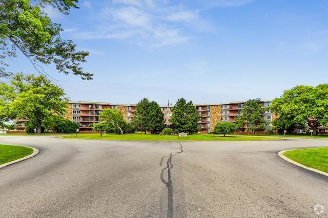Building Photo - 16 E Old Willow Rd Unit 431S Rental