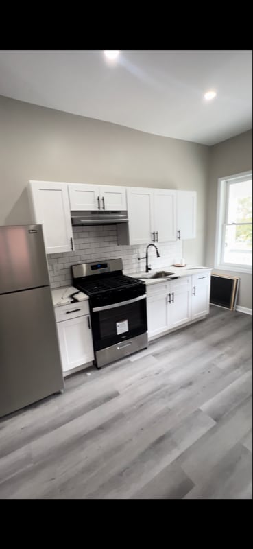 Building Photo - 498 W State St Rental