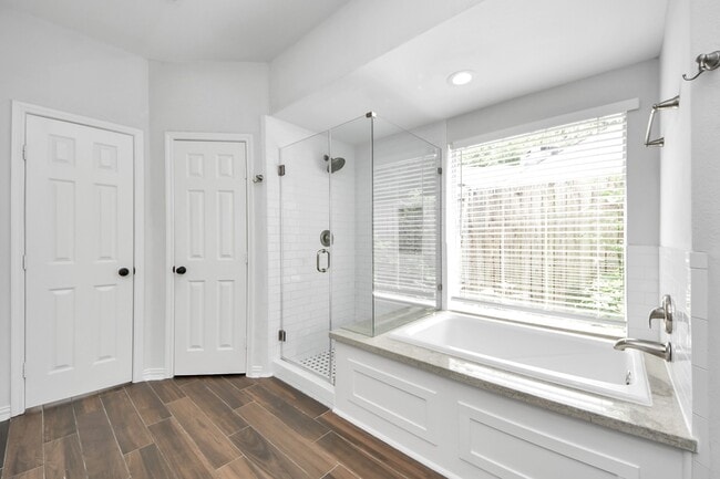 Photo - 5310 Oak Cove Dr