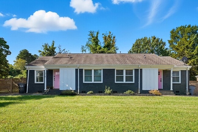 Building Photo - Beautifully Renovated 3-Bedroom with Fence...