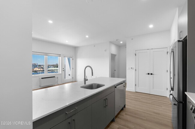 Photo - 180 Morris Ave Unidad 502