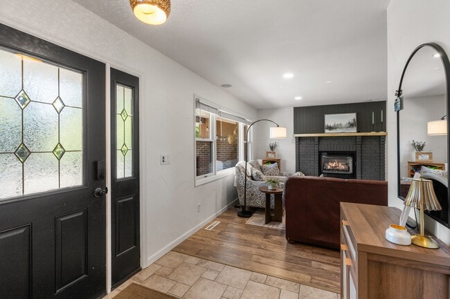 Photo - 826 Blackmore Pl