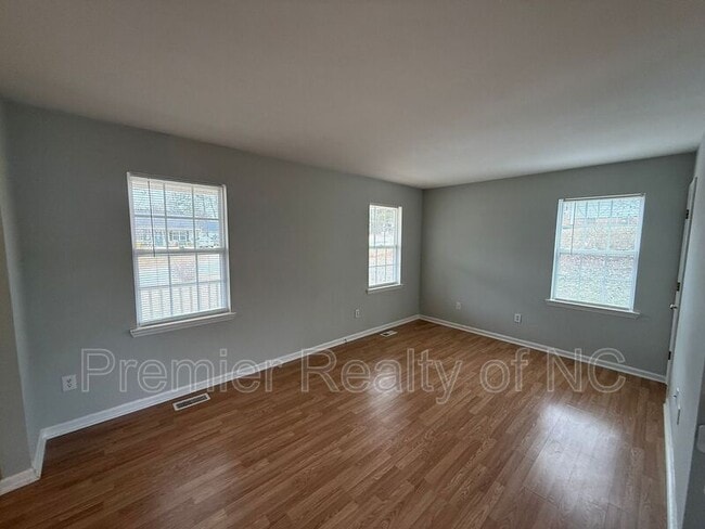 Photo - 195 Windsong Rd