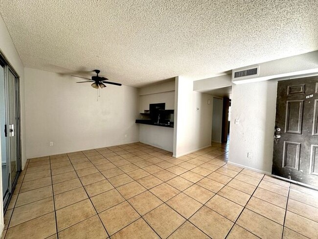 Building Photo - $500 Move In Special!2-bedroom, 1-bath apartment in Mesa, AZ