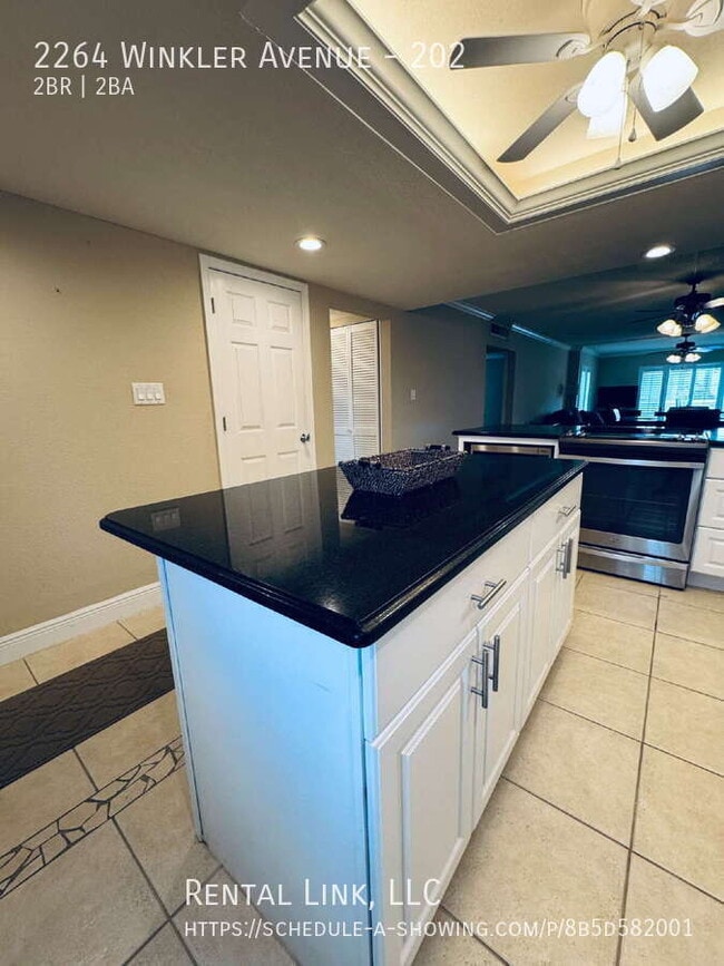 Building Photo - 2264 Winkler Ave Unit 202