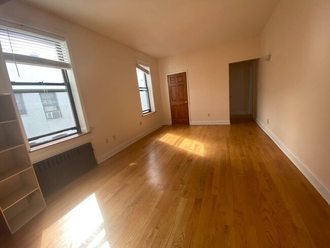 Photo - 8302 6th Ave