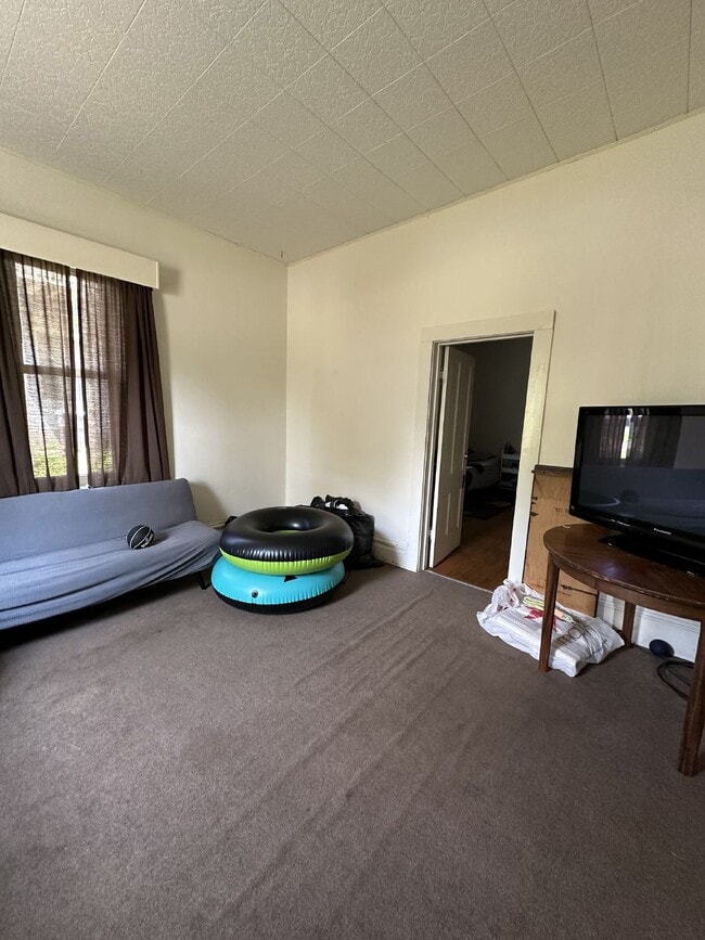 Photo - 3 bed 1 bath close to UWEC and Water St! A...