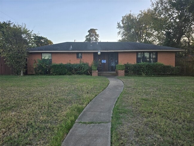 Building Photo - 648 Penguin Dr