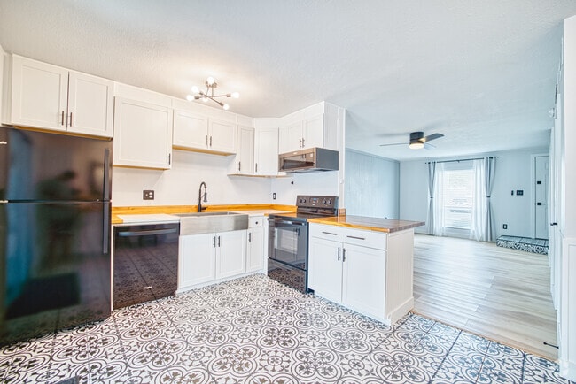 Building Photo - 11912 Cypress Hill Cir Unit 11912 Rental