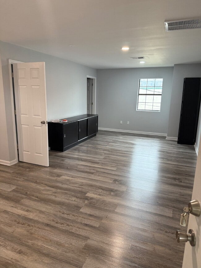 Building Photo - "Charming Studio Retreat in Nashville – Co... Unit 1 Rental