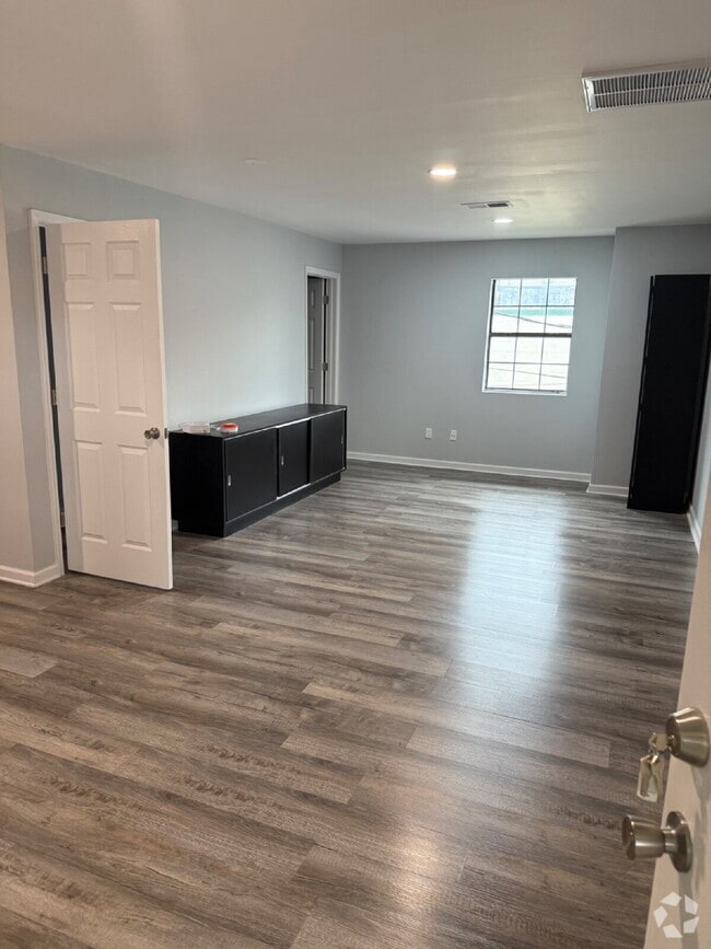 Building Photo - "Charming Studio Retreat in Nashville – Co... Unit 1 Rental