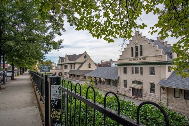 Photo - 333 W Depot Ave