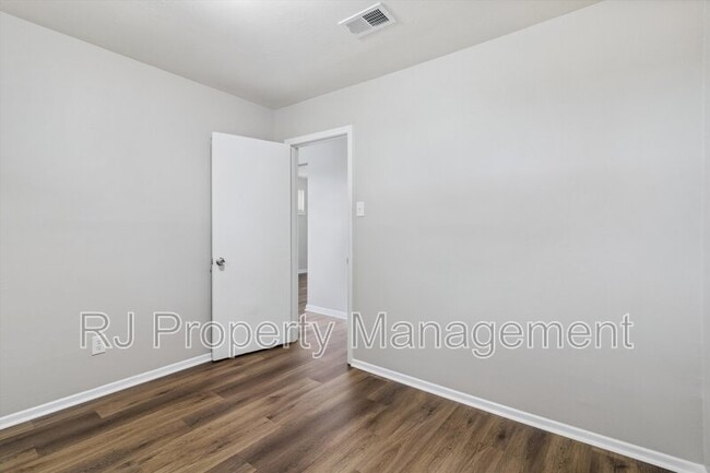 Photo - 2800 Tarbora Ave